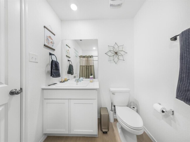 Building Photo - 373 Cowpoke Dr