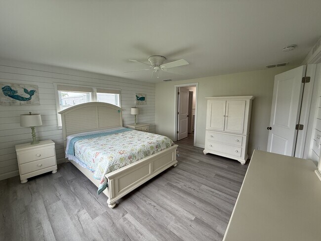 Building Photo - 637 Los Altos