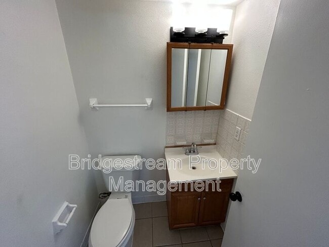 Building Photo - 148 Forest St
