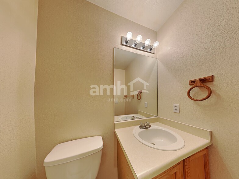 Building Photo - 582 W 91st Dr