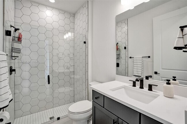 Building Photo - 4536 Silverwood Ln N