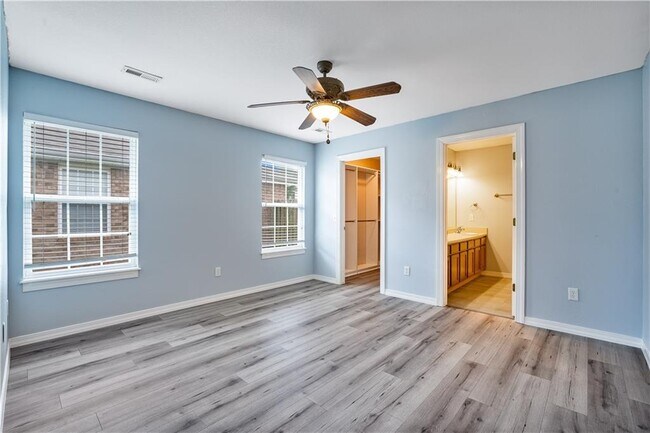 Building Photo - 3509 SW Carriageway Ave