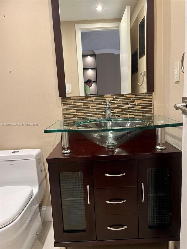 Building Photo - 16919 N Bay Rd