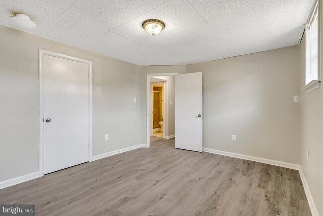 Building Photo - 7065 Leewood Forest Dr