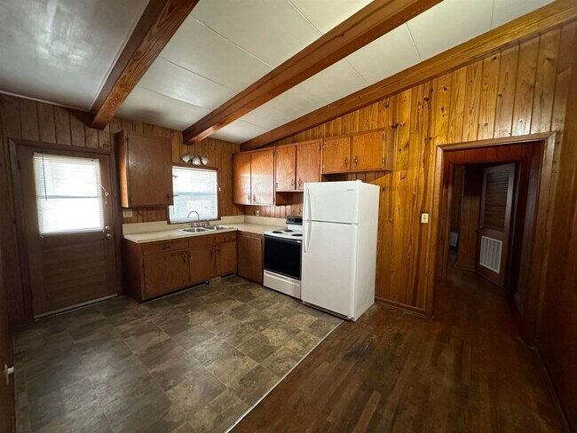 Building Photo - 817 Edgewood St