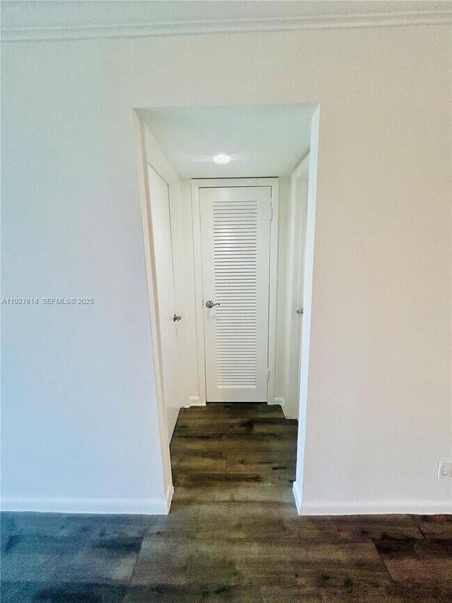 Building Photo - 3100 W Rolling Hills Cir