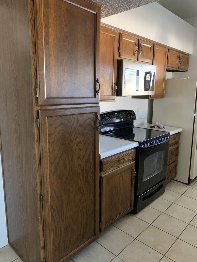 Building Photo - 2182 N Pantano Rd