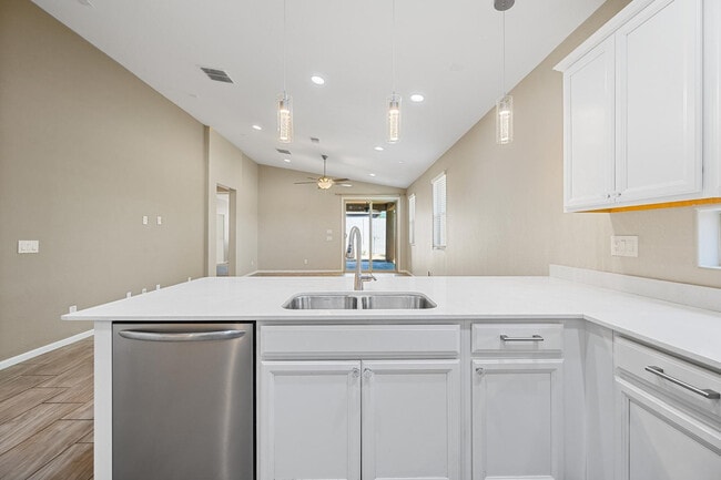 Building Photo - 12406 W Northview Ave