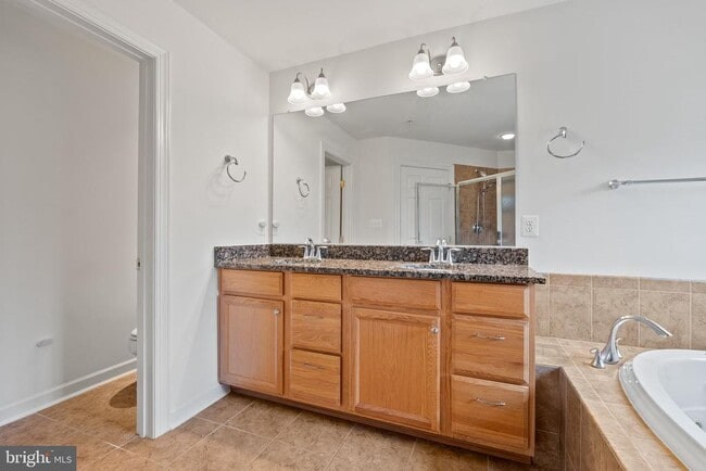 Building Photo - 1515 Regent Manor Ct