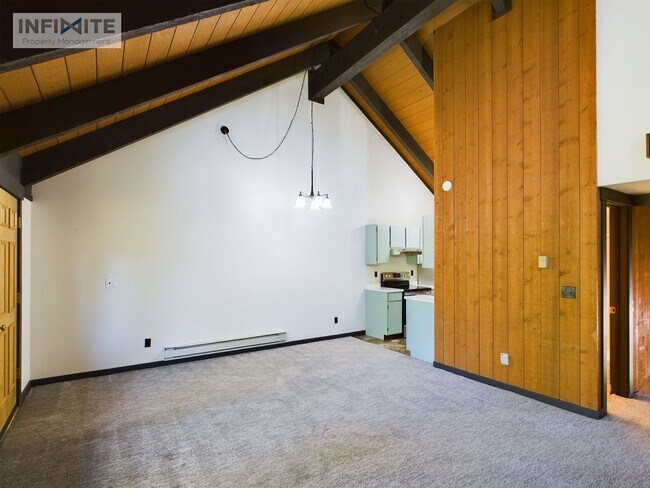 Building Photo - Comfortable 2 bedroom and 3 bathroom in Bi...