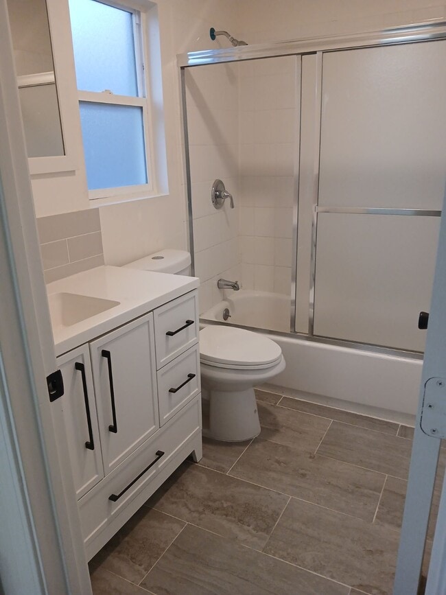 Building Photo - 1950 Cherry Ave