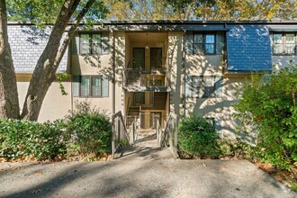 Building Photo - 2 Bed Condo Available In Cross Creek Commu...