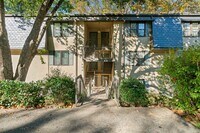 Building Photo - 2 Bed Condo Available In Cross Creek Commu...
