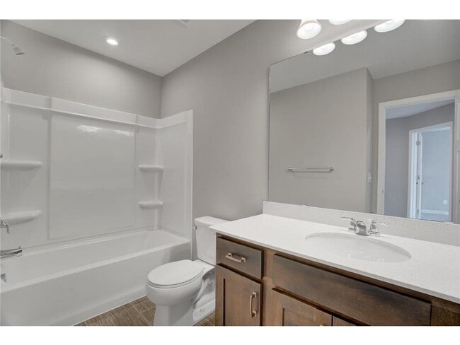 Building Photo - 855 Roselyn Dr