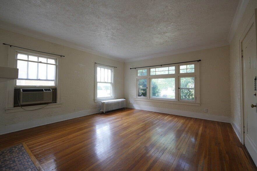 N. view Livingroom - 837 W South St