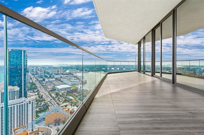 Building Photo - 18975 Collins Ave