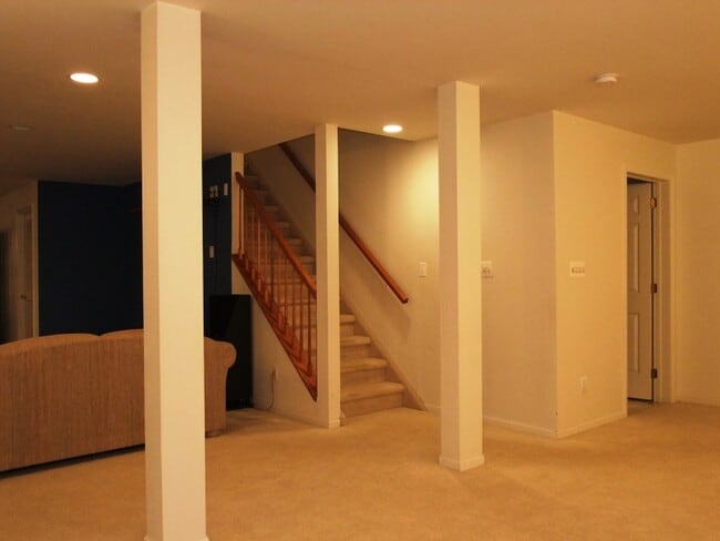 Building Photo - 12 Roxiticus Ct