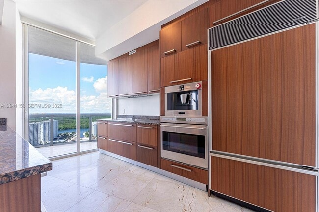 Building Photo - 15901 Collins Ave