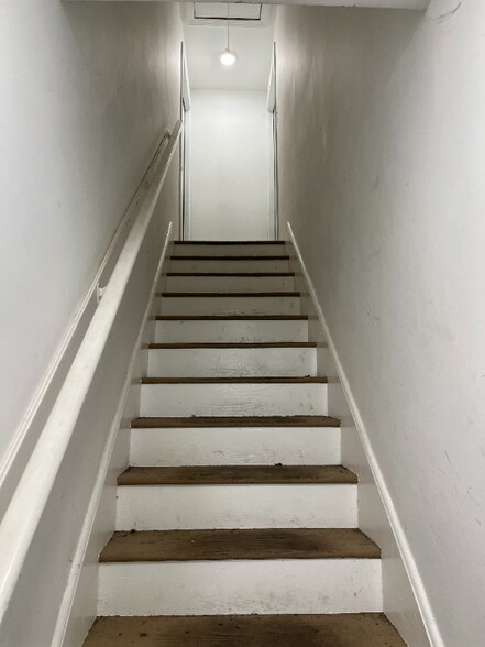 Building Photo - 1003 Clifton Ave