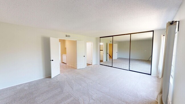 Building Photo - Beautiful 2 Primary Bedroom in Turtle Rock...