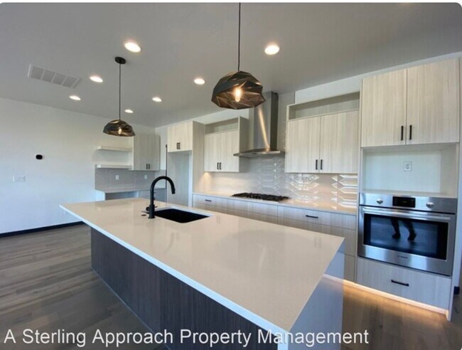 Building Photo - Close to Micron! Luxury Town Home With Two...