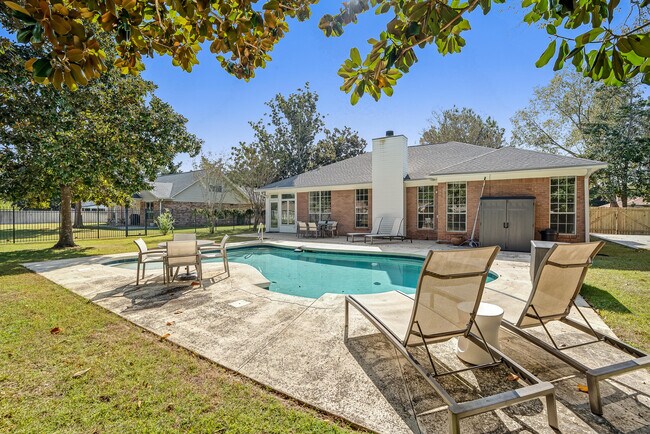 Primary Photo - 114 Dana Pointe