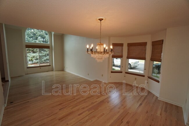 Building Photo - 1702 W Dry Creek Rd