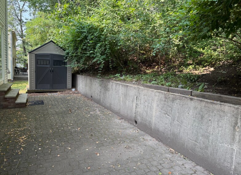 Building Photo - 17 Circle Rd