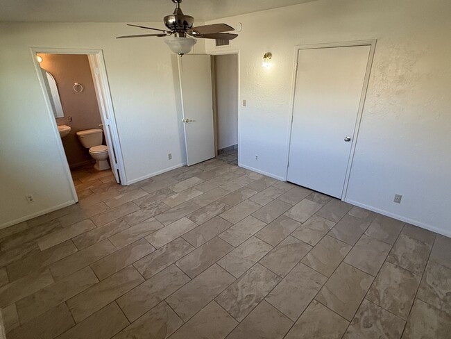 Building Photo - Great central location on cul-de-sac