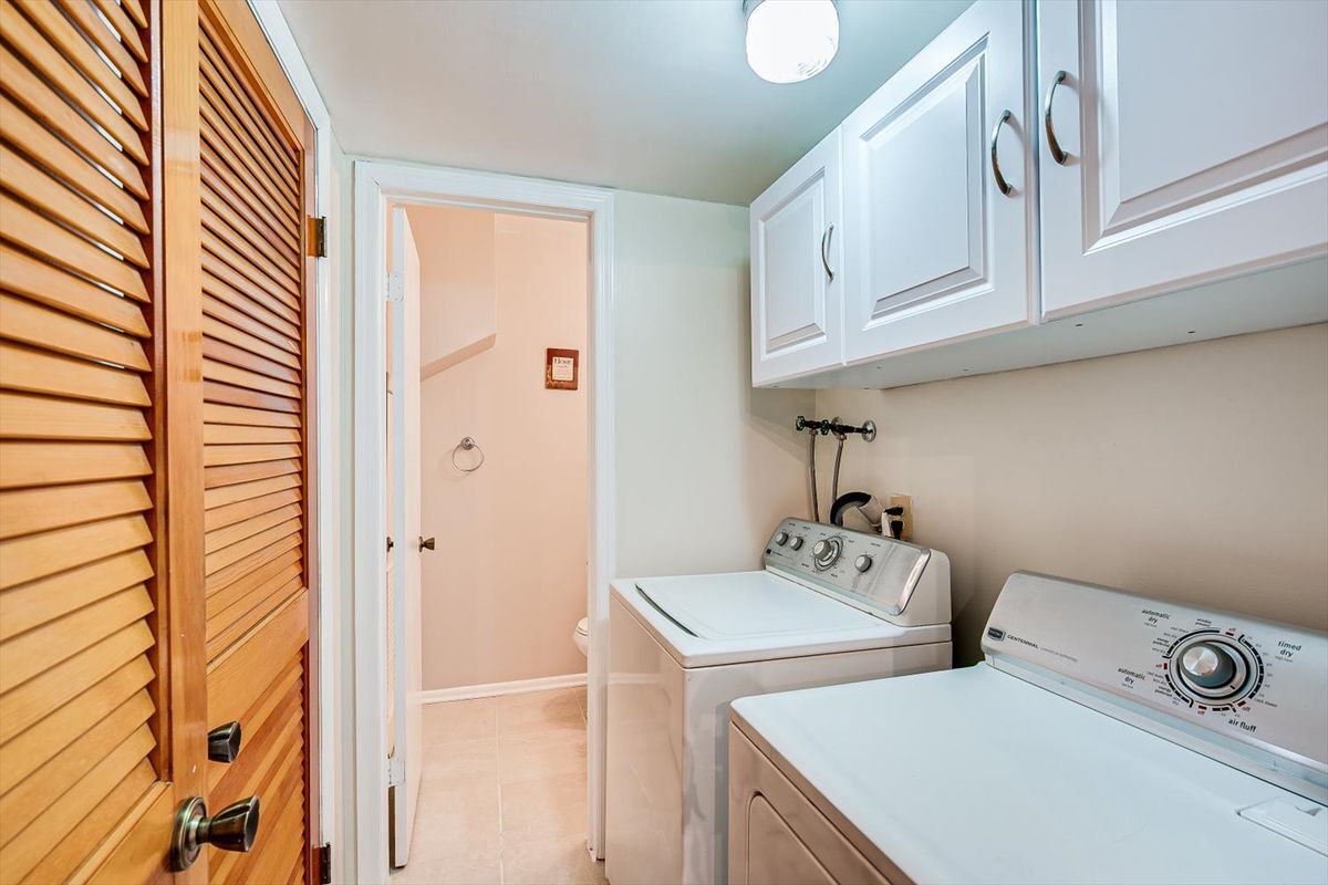 Building Photo - 1224 Thomas Ave