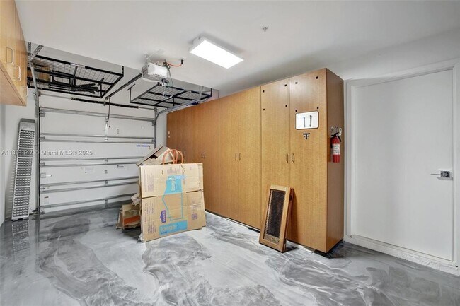 Building Photo - 164 SE 4th Terrace