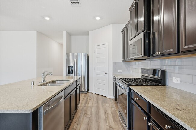 Building Photo - 7035 Toluca Dr