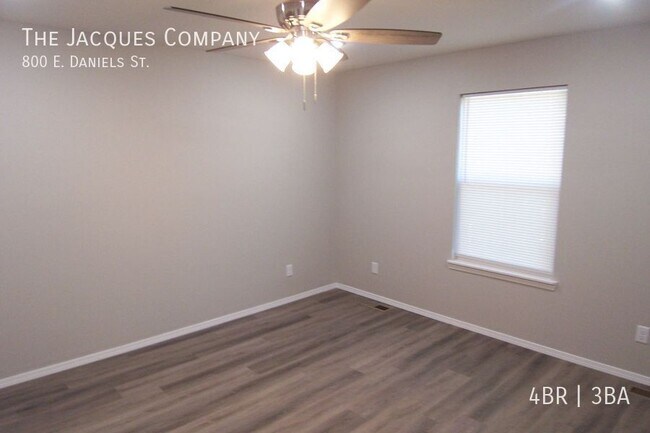 Building Photo - 800 E Daniels St