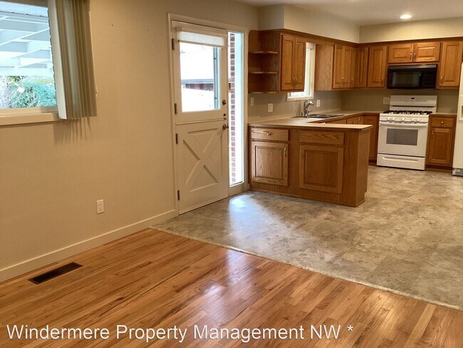 Building Photo - 2 br, 1.5 bath House - 234 Heather Rd