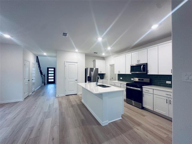 Building Photo - 606 Clover Crk Dr