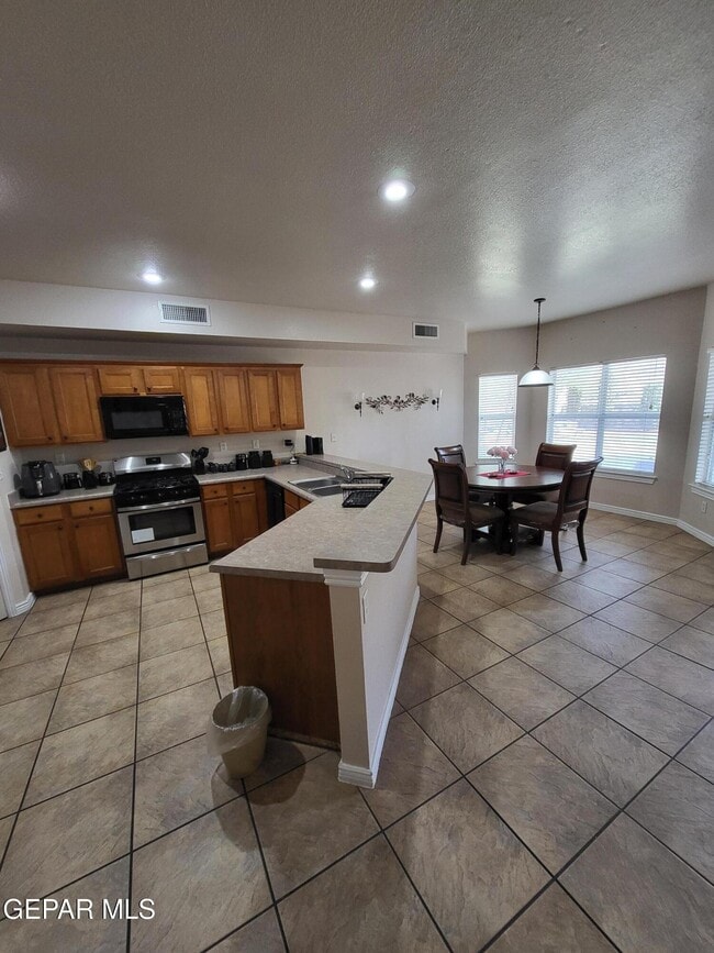 Building Photo - 6354 Franklin View Dr