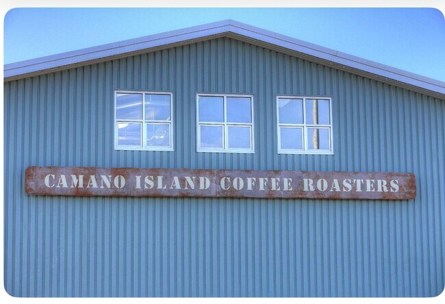 Building Photo - Cozy MIL with water views Camano Island with loft