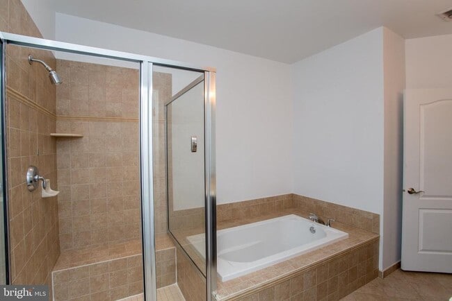 Building Photo - 523 Carson Terrace