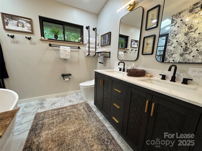 Building Photo - 210 Hargett Ct