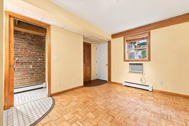Building Photo - 373 Webster Ave