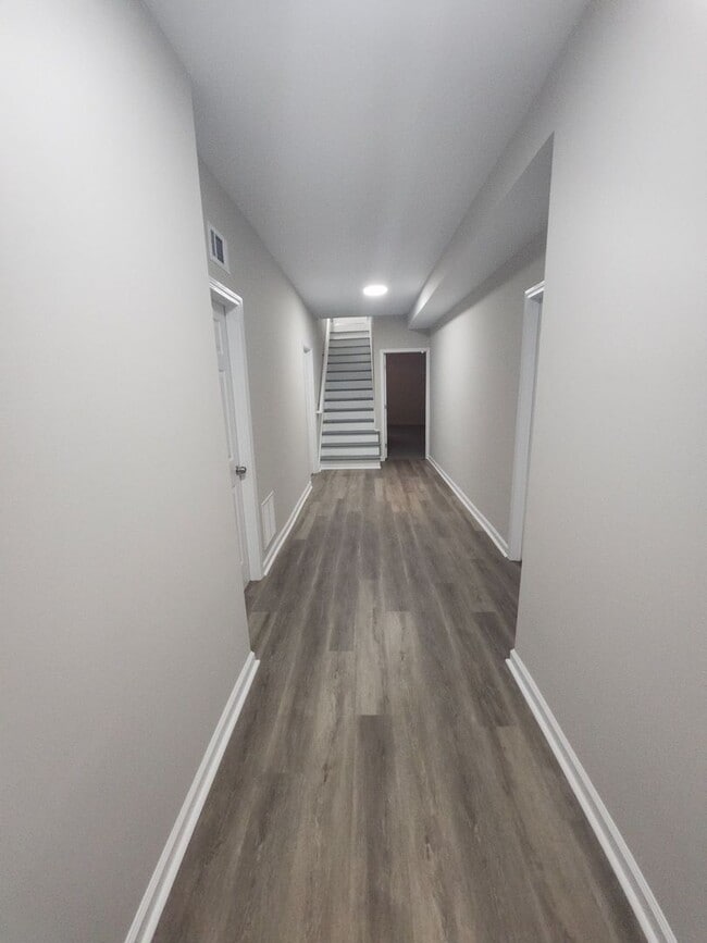 Building Photo - Spacious 5-Bedroom Home in Stone Mountain!