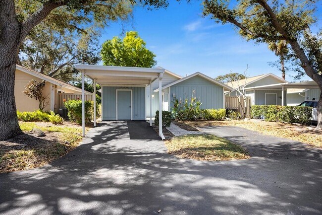 Building Photo - 856 Chatham Dr