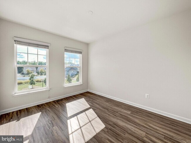 Building Photo - 439 Foxglove Way