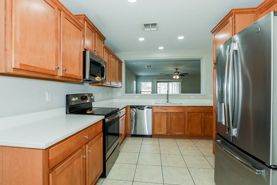 Building Photo - 1750 E Christopher St