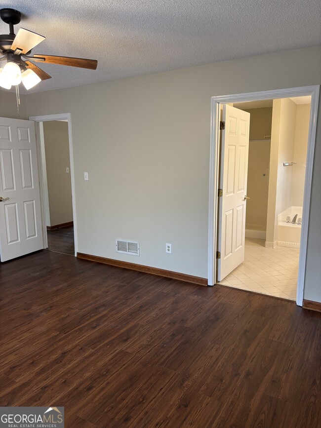 Building Photo - 332 Brooke Wood Dr