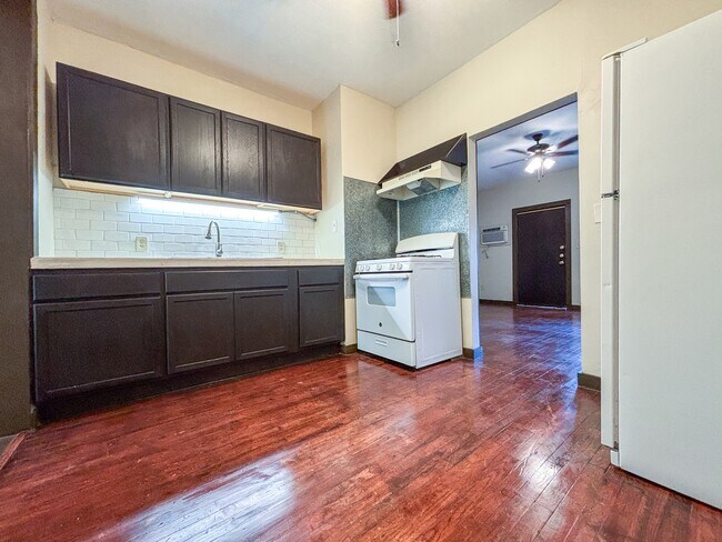 Building Photo - 124 S Krueger Ave