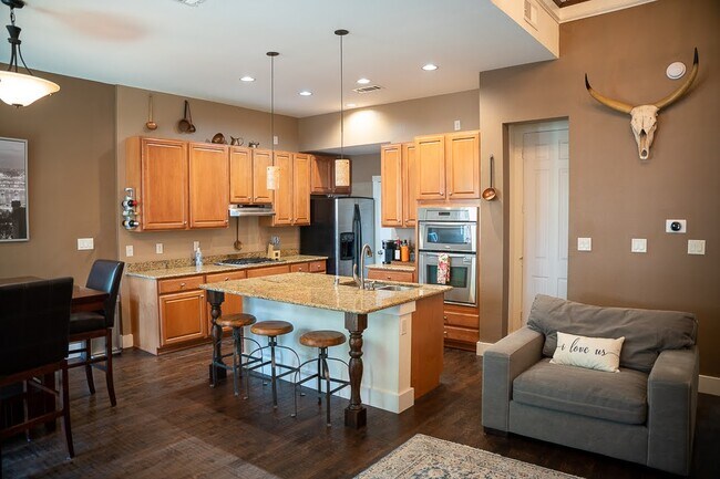 Building Photo - 1204 Lake Pointe Way