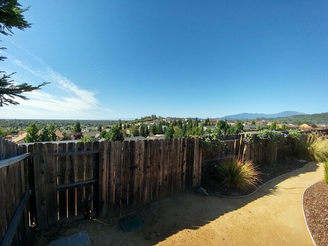 Building Photo - 3 Bedroom Home with Valley Views!