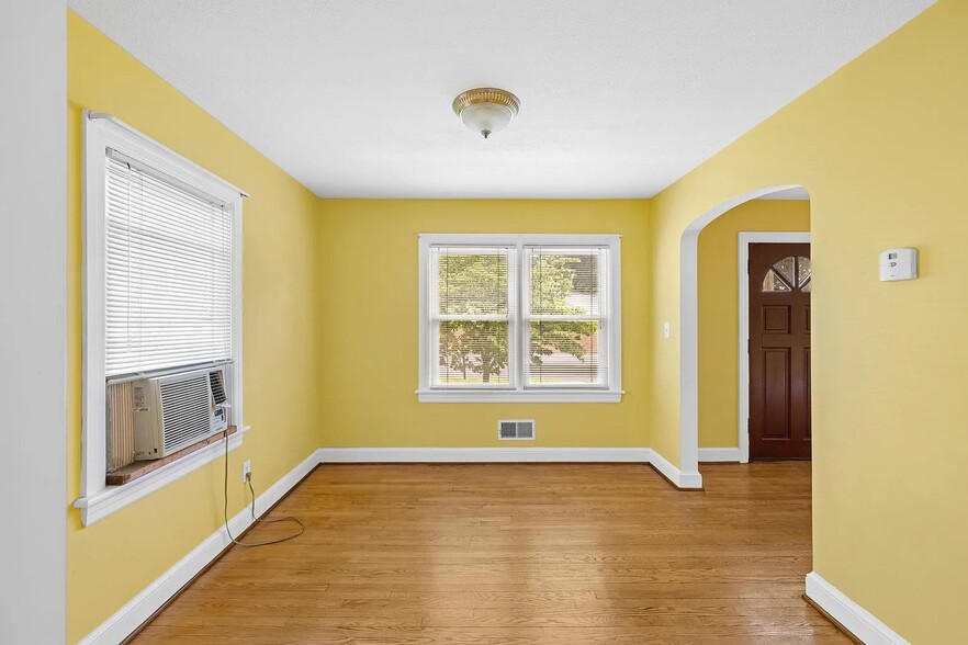 Building Photo - 1206 Spring Hill Rd