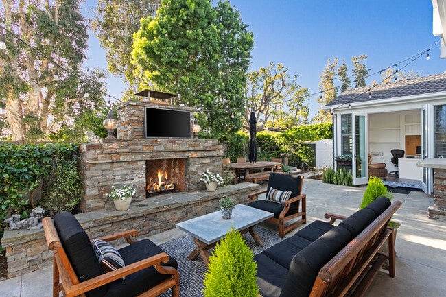 Building Photo - 13 Cape Danbury